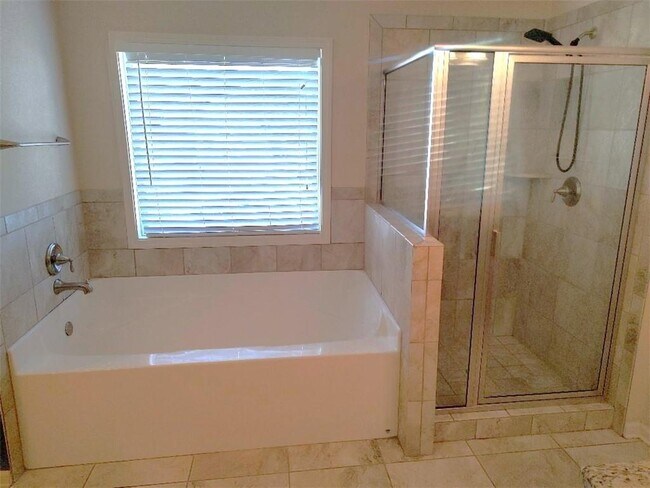 Building Photo - 6210 Pine Bluff Dr