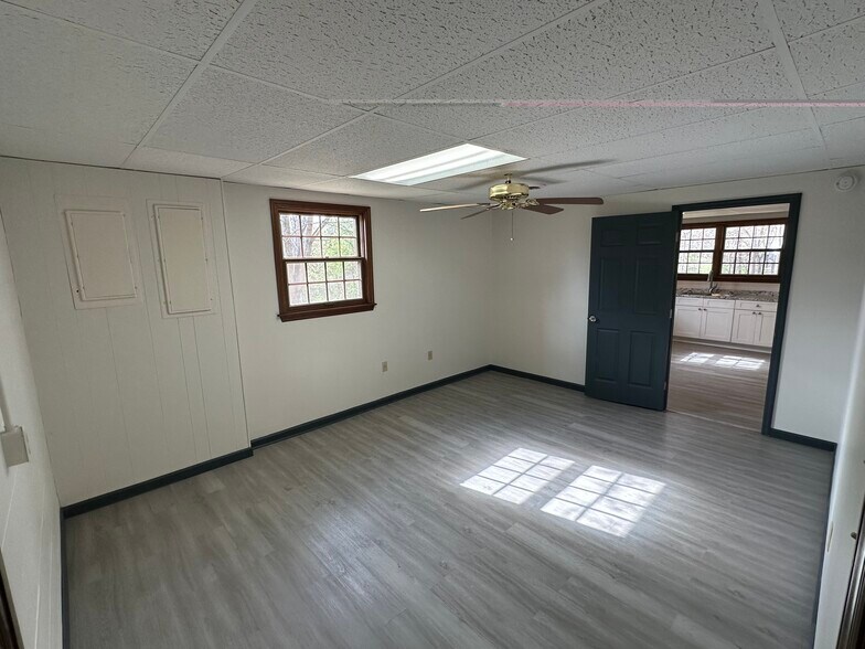 Building Photo - 1230 Stonewall Jackson Dr