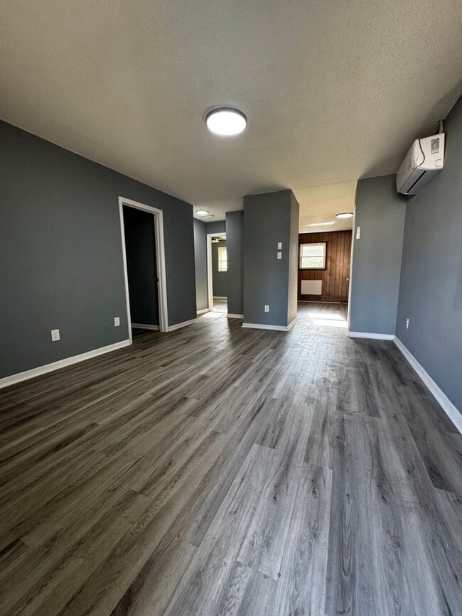 Building Photo - 505 N Ellis St