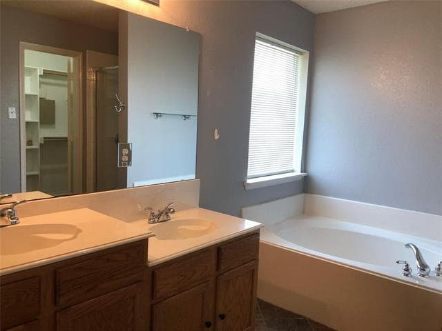 Building Photo - 1016 Chesterfield Dr