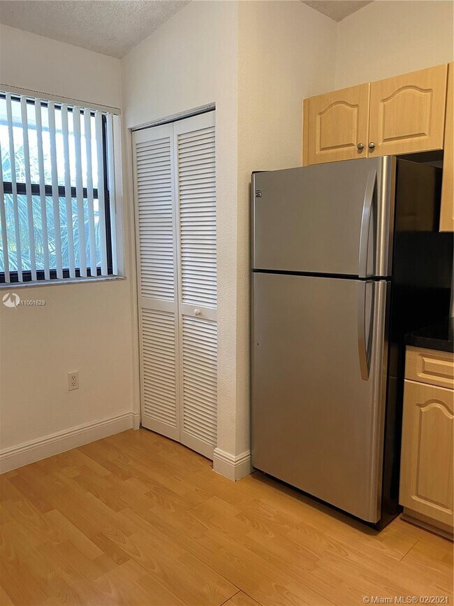 Building Photo - 9979 Nob Hill Ln
