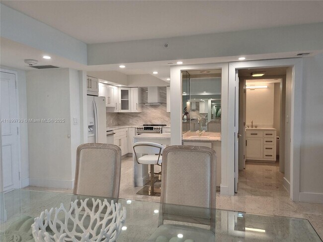 Building Photo - 4101 N Ocean Blvd