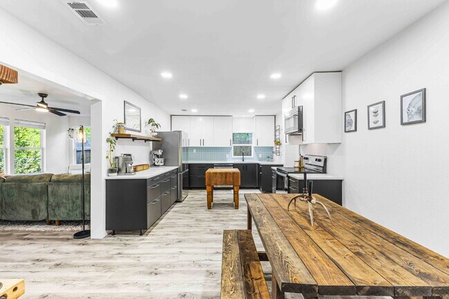 Building Photo - Timeless Charm Meets Modern Comfort in Brookview