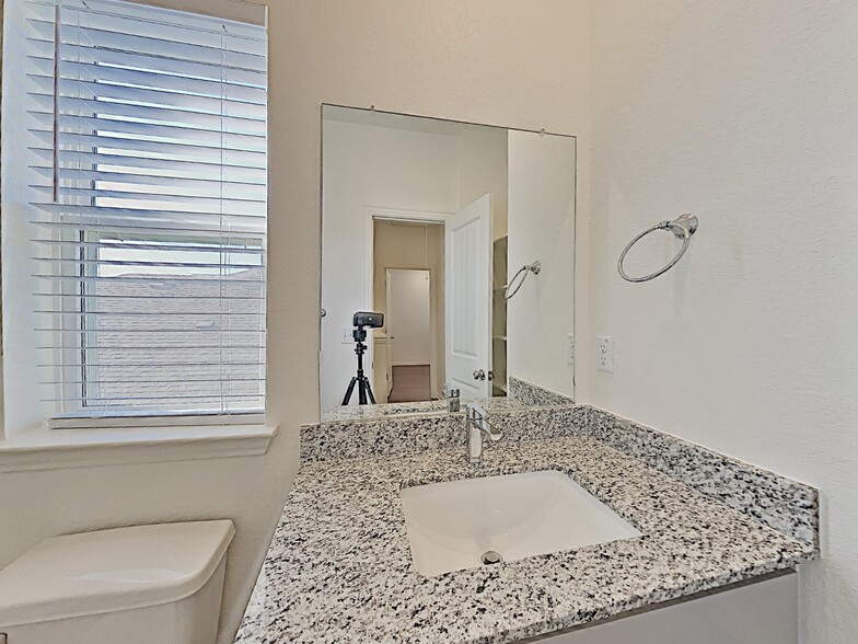 Building Photo - 2734 Lillybrook Ln