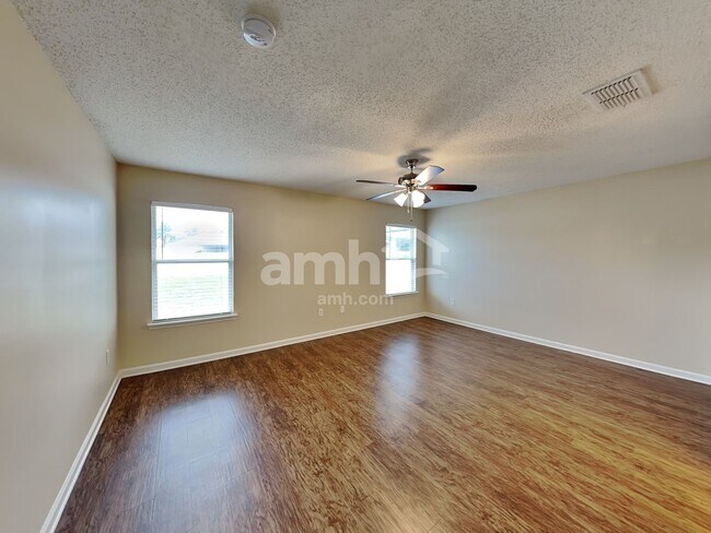 Building Photo - 2643 Creek Ridge Dr