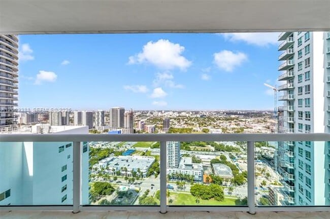 Building Photo - 1800 N Bayshore Dr