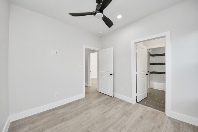 Building Photo - 8306 Comal St