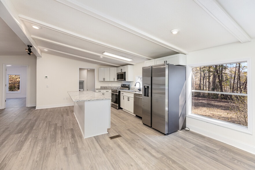 Building Photo - 130 Old Lowesville Rd