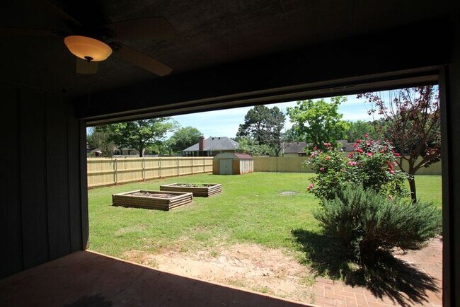 Building Photo - Available! Beautiful 3 bedroom in Whitehouse!