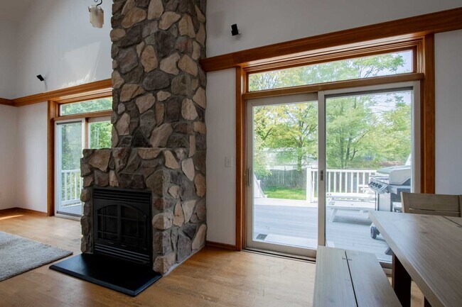 Building Photo - 74 Clinton Pl