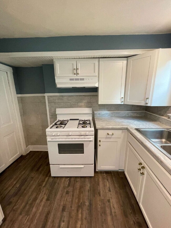 Building Photo - Spacious 3 Bedroom Apartment Near IUP – Ideal for Roommates