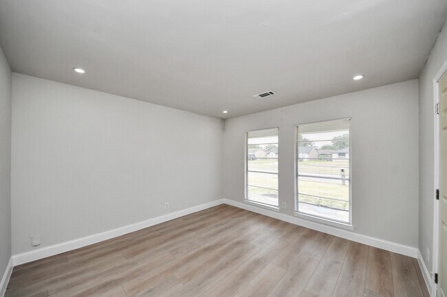 Building Photo - 734 Dell Dale St