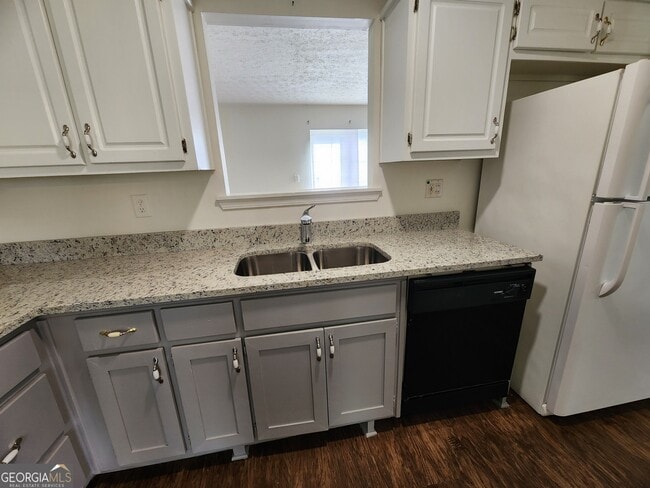 Building Photo - 5960 Batson Ct