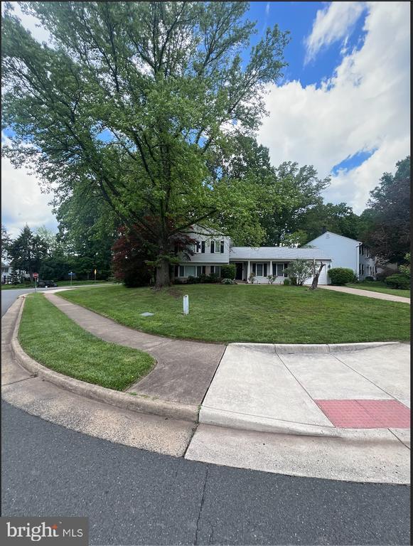 Building Photo - 9365 Tartan View Dr