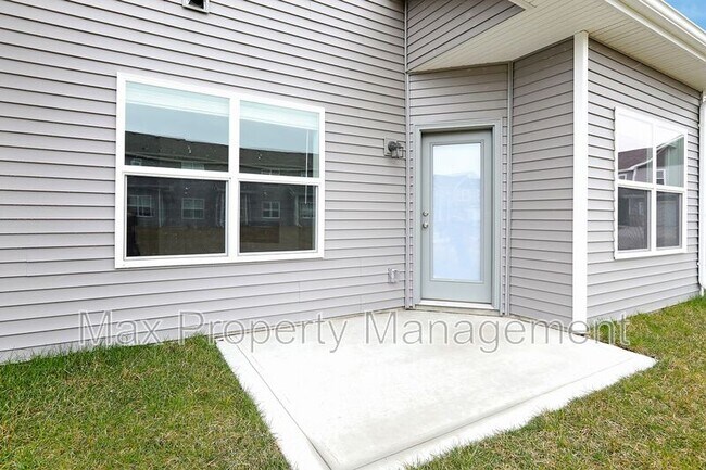 Building Photo - 211 NE Whitetail Dr