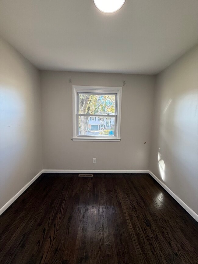 Building Photo - 205 Mardale Dr