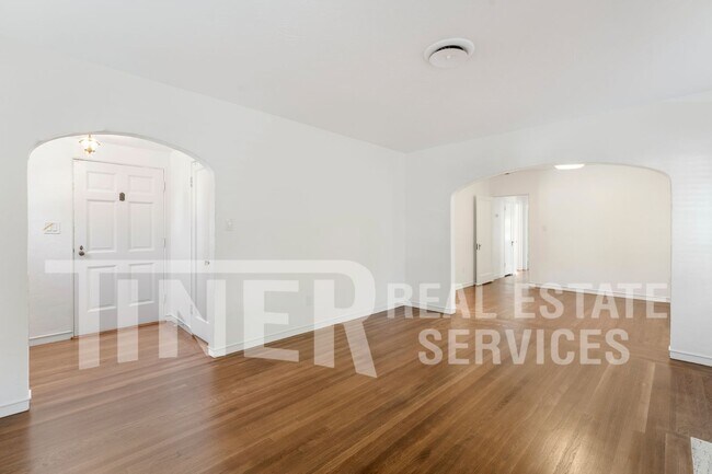 Building Photo - 657 40th St