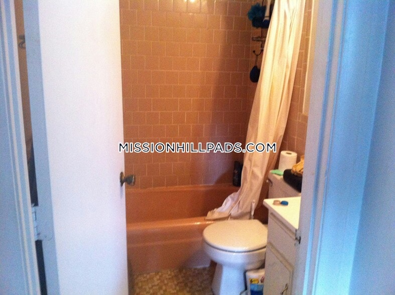 Building Photo - 226 Parker Hill Ave