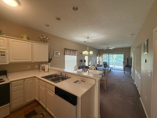 Building Photo - 606 River Oaks Dr