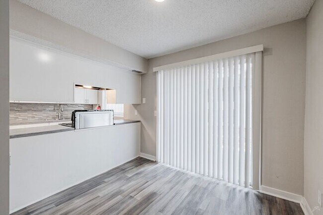 Building Photo - Affordable Living 20 Minutes from Everything Atlanta -2 Bedroom 2 1/2 Baths only $1300*