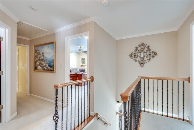 Building Photo - 1281 Lake Washington Dr NW