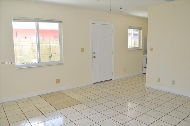 Building Photo - 701 SW 15th Ave