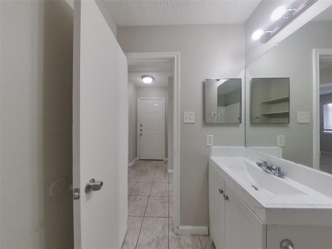 Building Photo - 8711 Croteau Dr