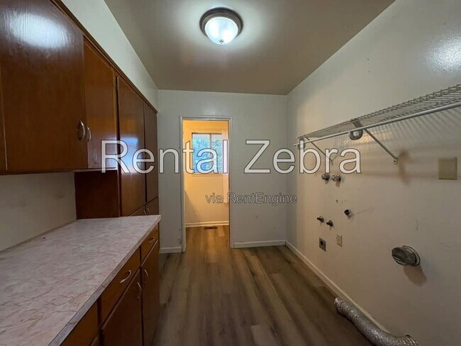 Building Photo - 2119 California 140