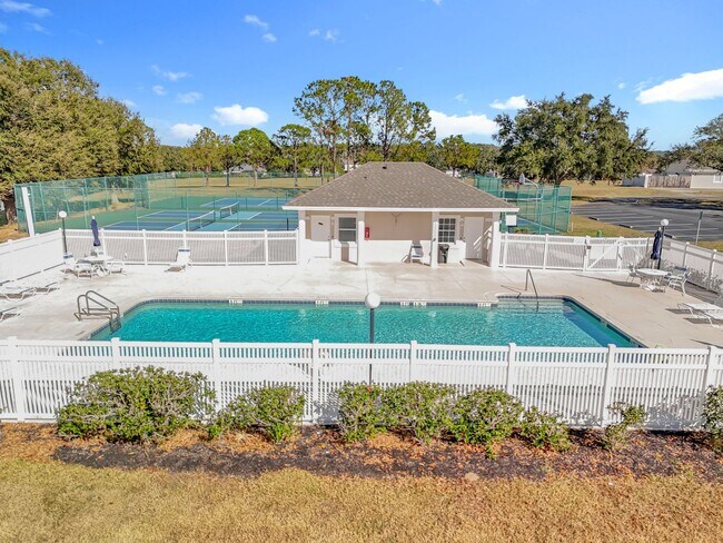 Building Photo - 4/3 Clermont Spacious Home
