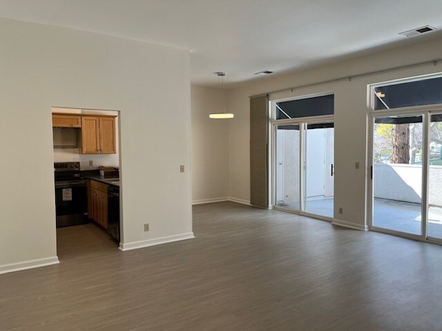 Primary Photo - 652 N Santa Cruz Ave
