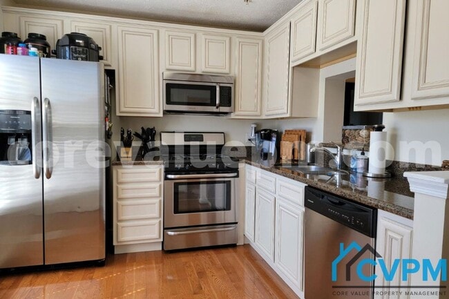 Building Photo - 8511 Pine Meadows Dr