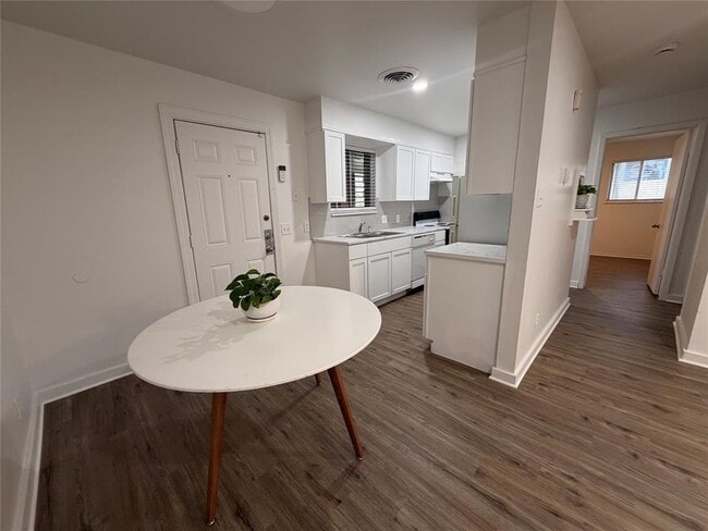 Building Photo - 2308 Alta Vista Ave