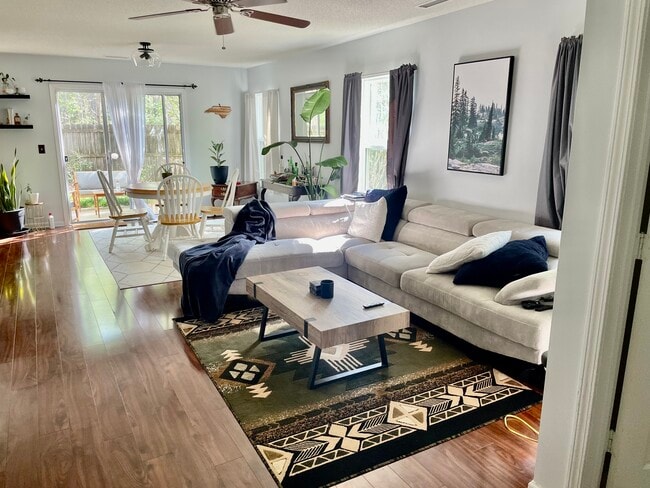 Building Photo - 173 Bellfare Dr