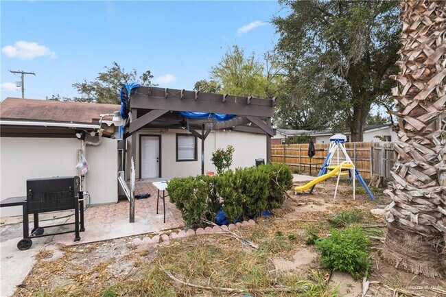 Building Photo - 25 E Sam Houston St