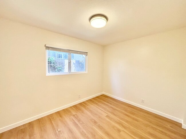 Building Photo - Silver Strand Beach | 4 Bed | 2 Bath | Bea...