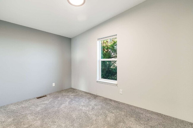 Building Photo - Breathtaking 3-Bed Beachfront Retreat with Scenic Views in Ferndale