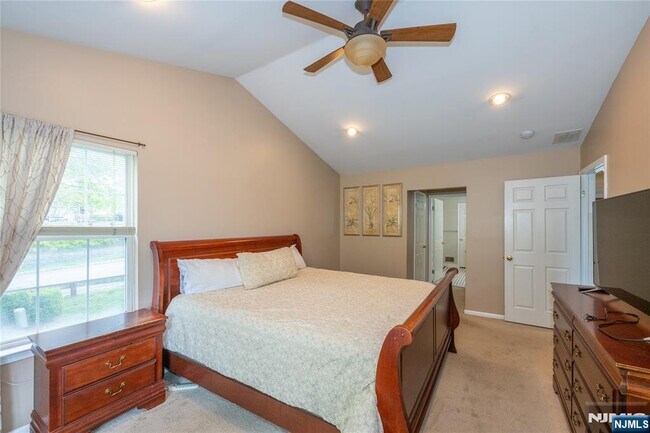 Building Photo - 533 Cascade Ct