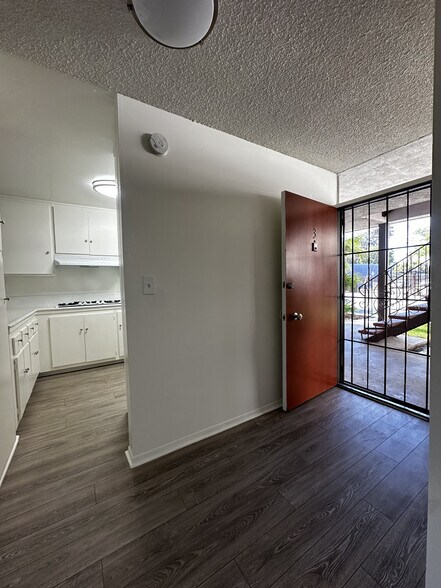 Building Photo - 1590 W Palm Ln