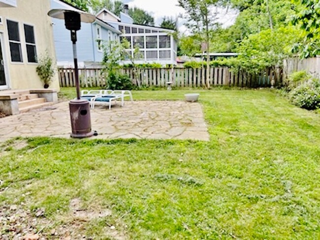 Building Photo - Beautifully updated single family home in ...