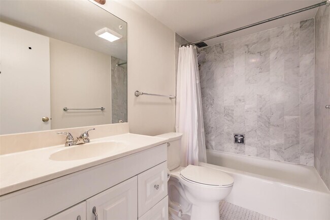 Building Photo - 340 Sunset Dr