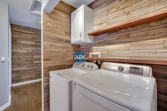 Building Photo - Beautiful 3 Bed 2 Bath Home located in his...
