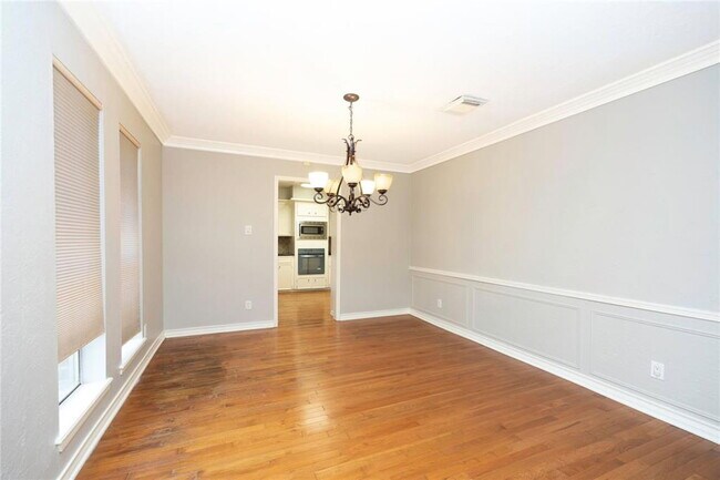 Building Photo - 8323 Forest Ridge Rd