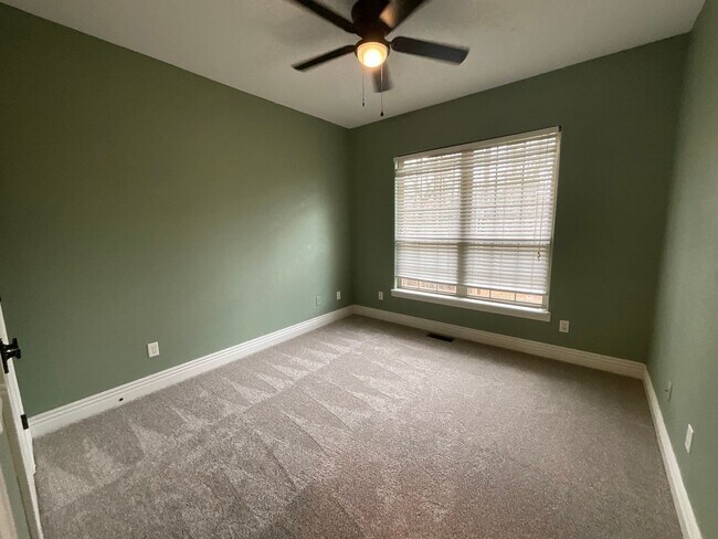 Building Photo - Spacious 4 Bedroom 2 bathroom House in Bella Vista READY FOR RENT *LIMITED OFFER