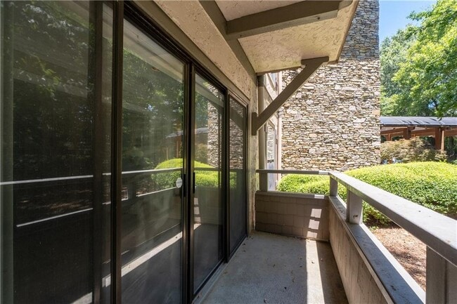 Building Photo - 1120 Highland Bluff Dr S E