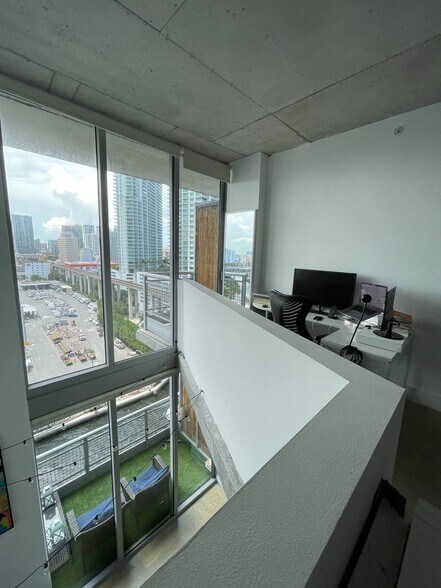 Building Photo - 690 SW 1st Ct