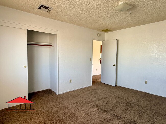 Building Photo - 924AT