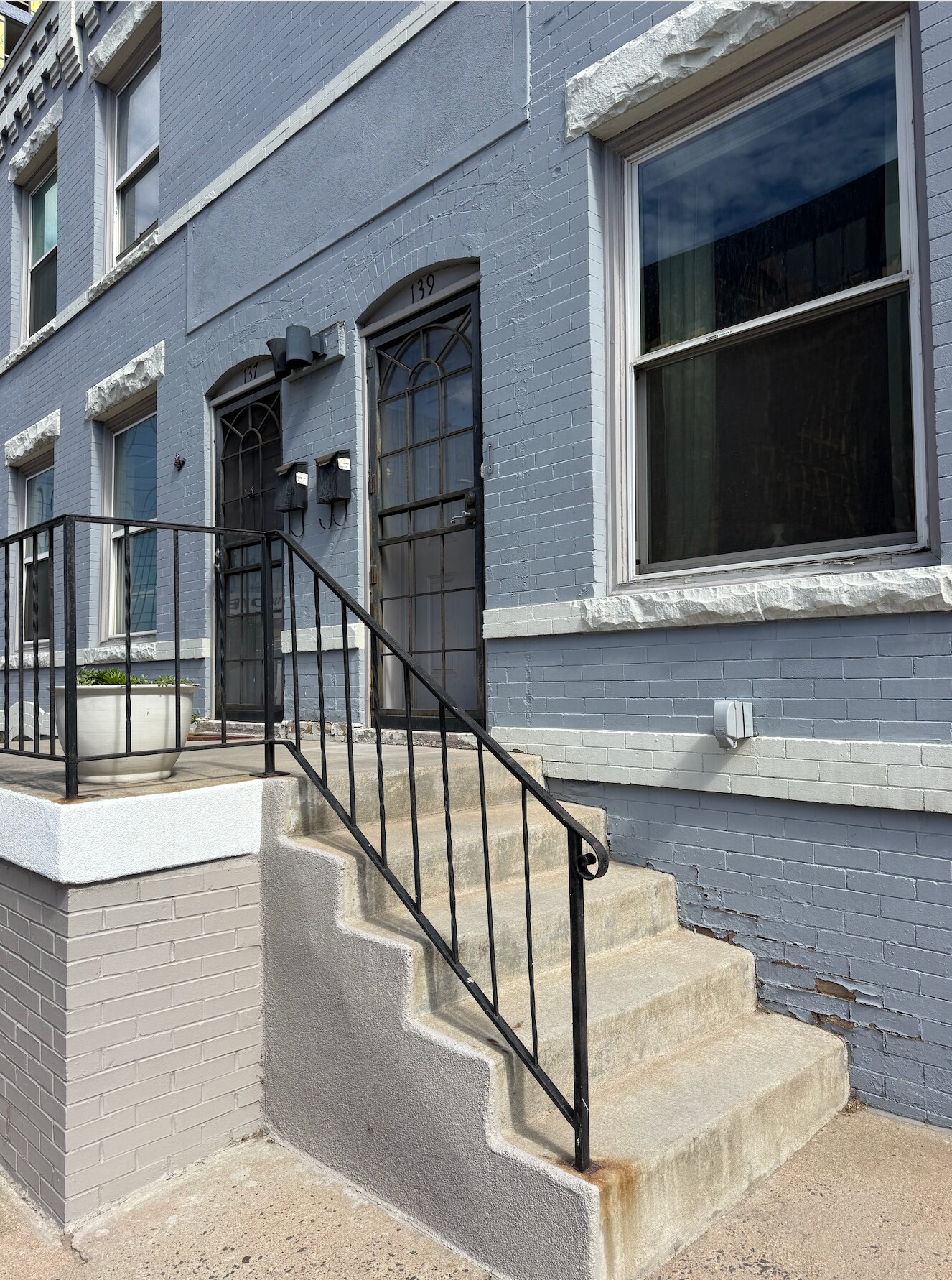 Building Photo - 139 E 8th Ave