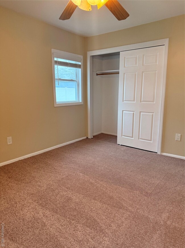 Building Photo - 549 Blue Point Rd