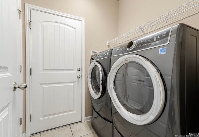 Building Photo - 24735 Buck Creek