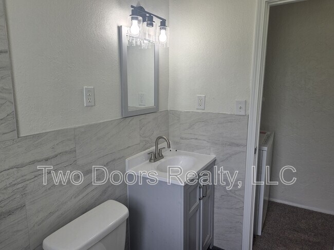 Building Photo - 222 W Fairchild Dr